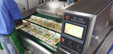 双封条滚动式真空包装机用户现场